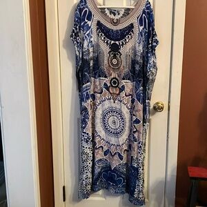 Size 2XL/3XL Never worn brand new 
Maxi lounger kaftan beautiful tribal print